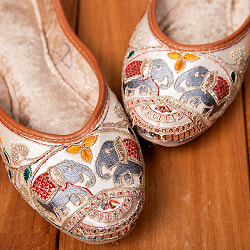 ゴージャス刺繍のマハラニフラットシューズ - サブ4