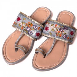 チャッパルと呼ばれるゴージャス刺繍のサンダル - パープル