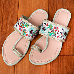 チャッパルと呼ばれるゴージャス刺繍のサンダル - グリーン - サブ2