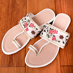 チャッパルと呼ばれるゴージャス刺繍のサンダル - ホワイト - サブ2