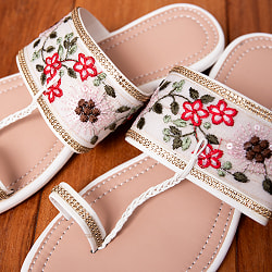 チャッパルと呼ばれるゴージャス刺繍のサンダル - ホワイト - サブ3