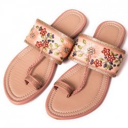 [日替わりセール品]チャッパルと呼ばれるゴージャス刺繍のサンダル - サーモンピンク