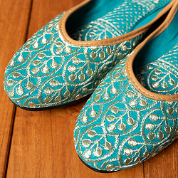 ゴージャス刺繍のマハラニフラットシューズ - サブ3