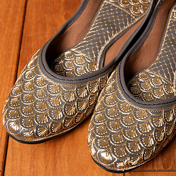 ゴージャス刺繍のマハラニフラットシューズ - サブ3