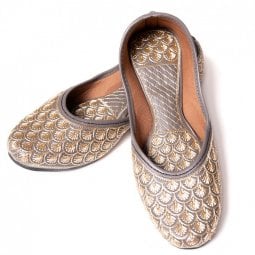 ゴージャス刺繍のマハラニフラットシューズ