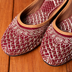 ゴージャス刺繍のマハラニフラットシューズ - サブ3