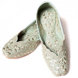 ゴージャス刺繍のマハラニフラットシューズ