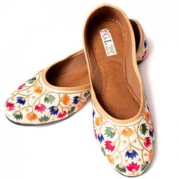 ゴージャス刺繍のマハラニフラットシューズ