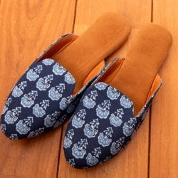 ウッドブロックで彩られた フラットミュール