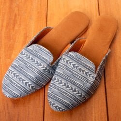 ウッドブロックで彩られた フラットミュール