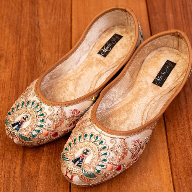 ゴージャス刺繍のマハラニフラットシューズ 2 - 全体写真です