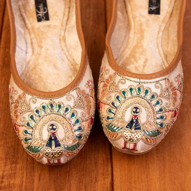 ゴージャス刺繍のマハラニフラットシューズ 4 - 別の角度から