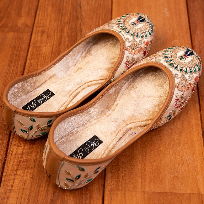 ゴージャス刺繍のマハラニフラットシューズ 7 - 上からの写真です