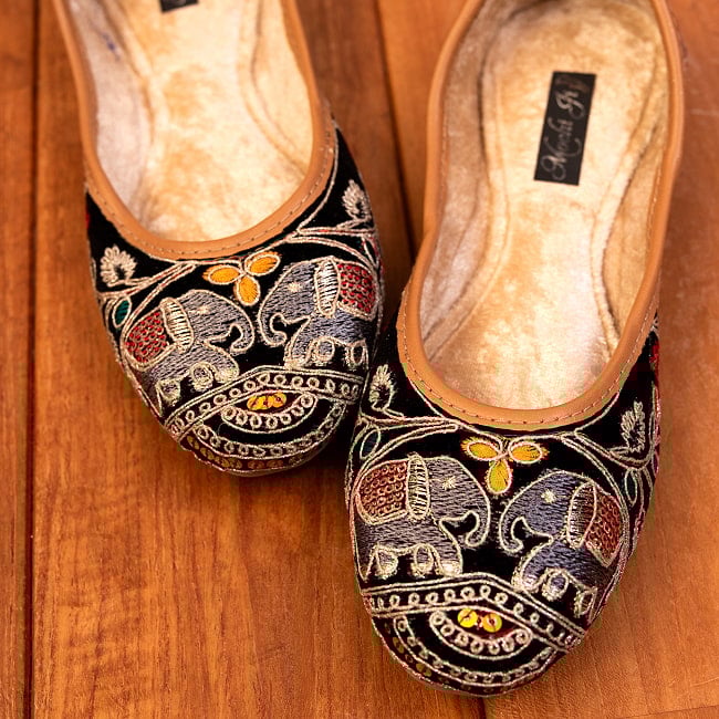 ゴージャス刺繍のマハラニフラットシューズ 4 - 別の角度から