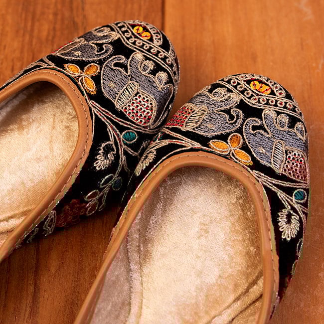 ゴージャス刺繍のマハラニフラットシューズ 8 - とても綺麗な装飾