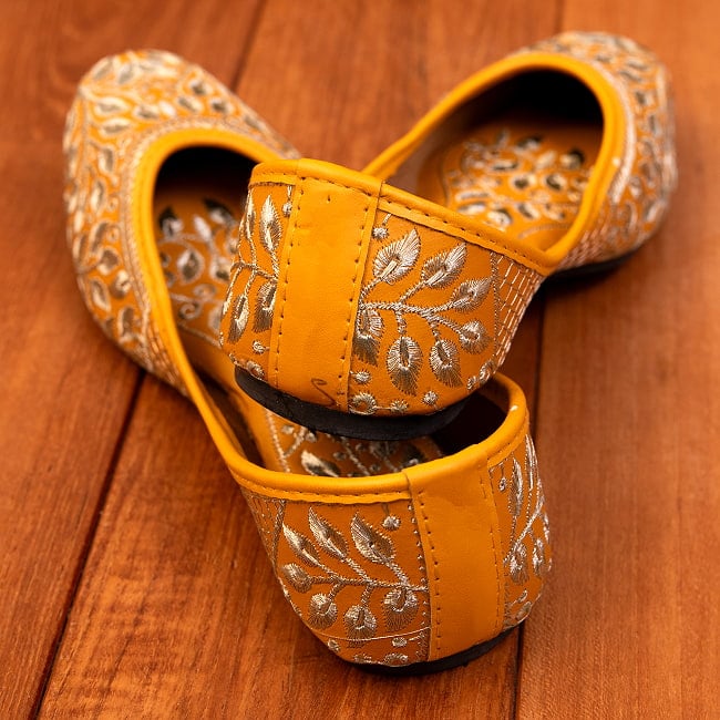 ゴージャス刺繍のマハラニフラットシューズ 6 - かかと部分です