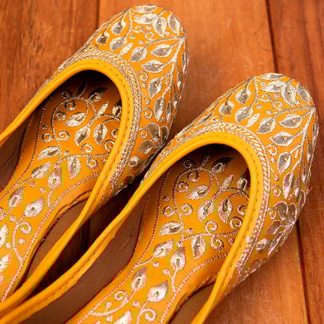 ゴージャス刺繍のマハラニフラットシューズ 8 - とても綺麗な装飾