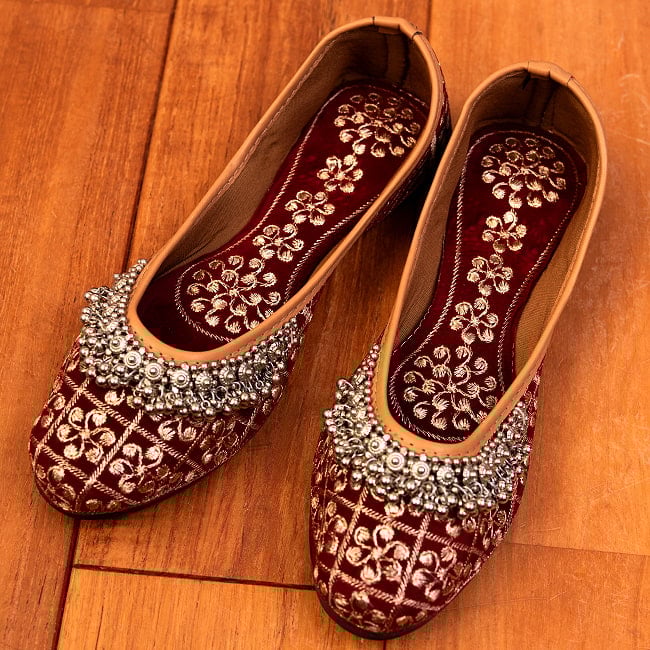 ゴージャス刺繍のマハラニフラットシューズ 2 - 全体写真です