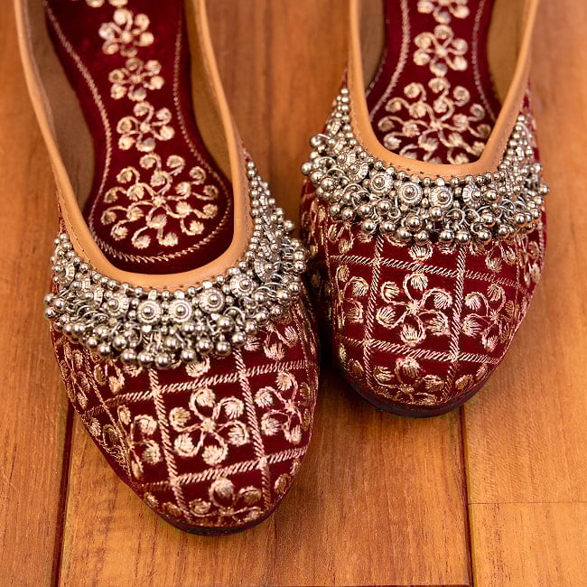 ゴージャス刺繍のマハラニフラットシューズ 4 - 別の角度から