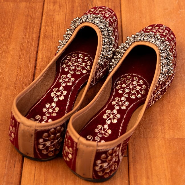 ゴージャス刺繍のマハラニフラットシューズ 7 - 上からの写真です