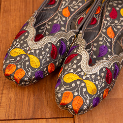 ゴージャス刺繍のマハラニフラットシューズ - サブ3