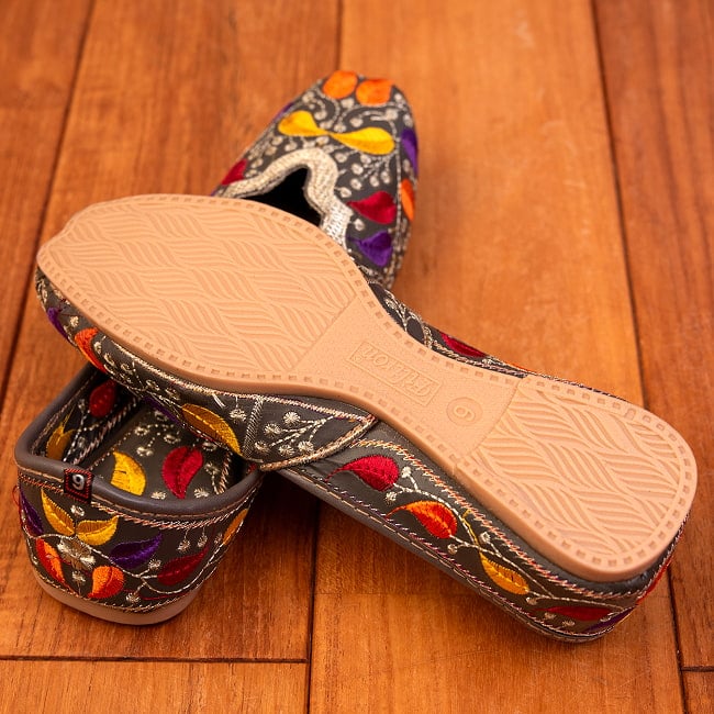 ゴージャス刺繍のマハラニフラットシューズ 9 - アウトソールの写真です