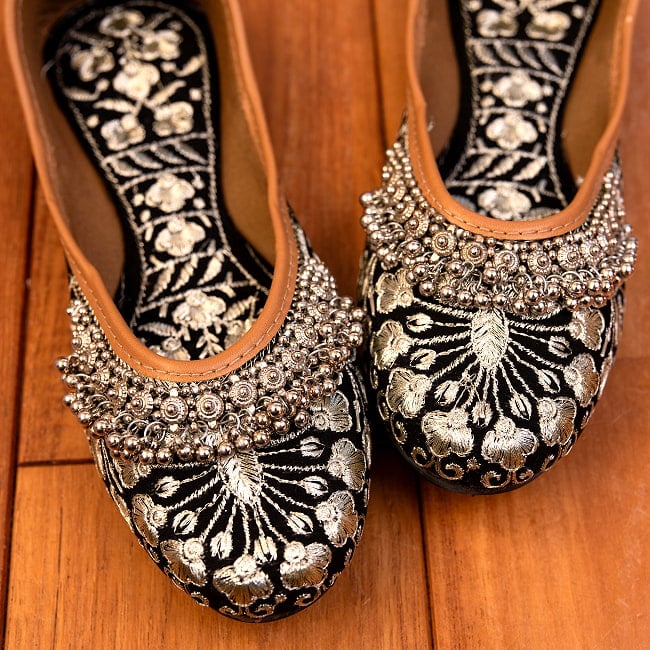 ゴージャス刺繍のマハラニフラットシューズ 4 - 別の角度から