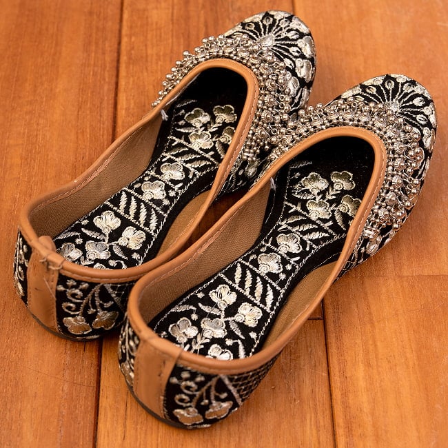 ゴージャス刺繍のマハラニフラットシューズ 7 - 上からの写真です