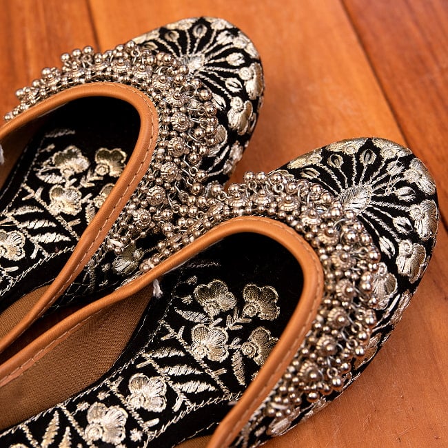 ゴージャス刺繍のマハラニフラットシューズ 8 - とても綺麗な装飾