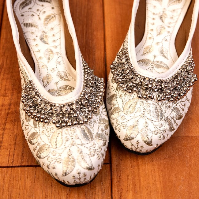 ゴージャス刺繍のマハラニフラットシューズ 4 - 別の角度から
