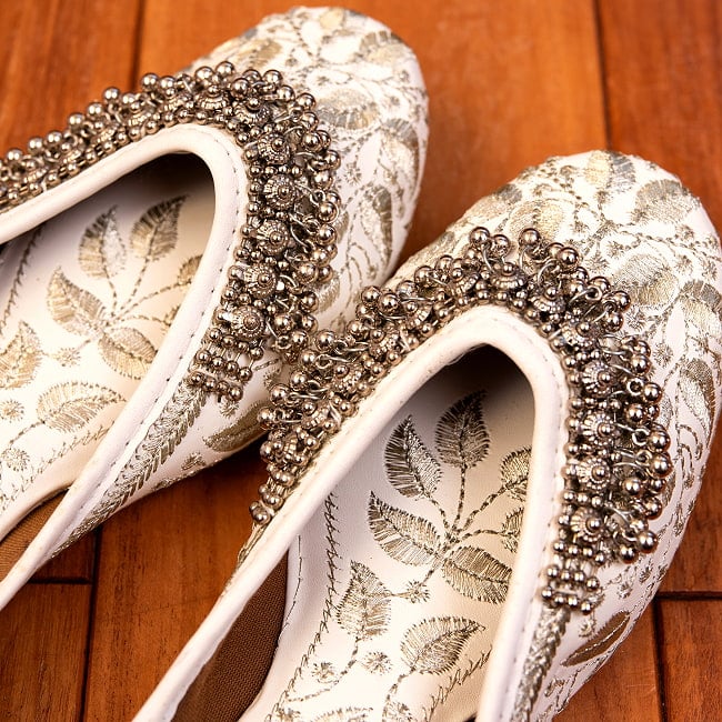 ゴージャス刺繍のマハラニフラットシューズ 8 - とても綺麗な装飾