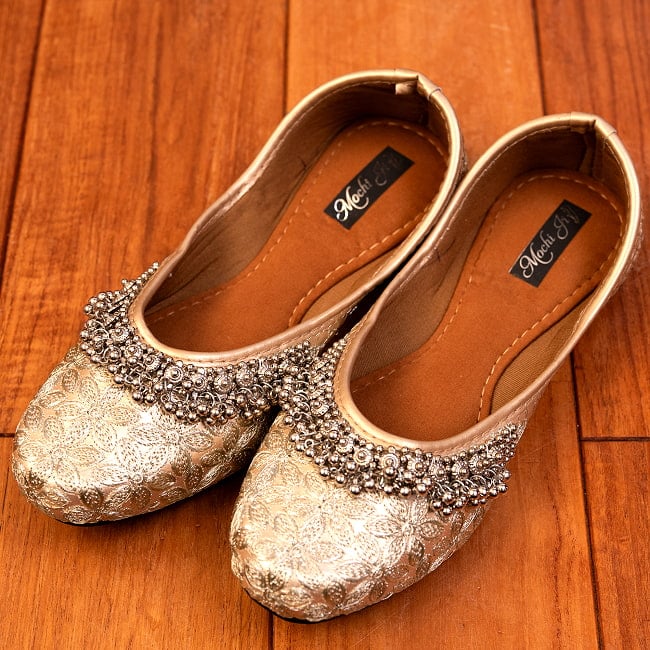 ゴージャス刺繍のマハラニフラットシューズ 2 - 全体写真です