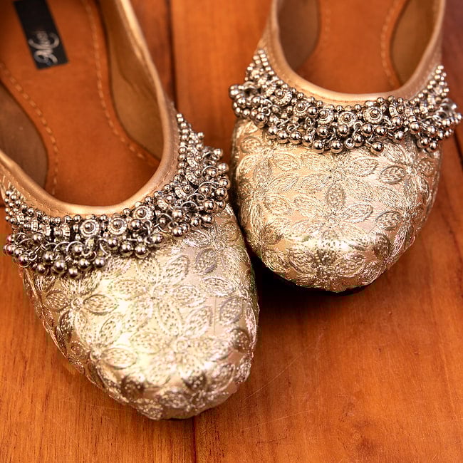 ゴージャス刺繍のマハラニフラットシューズ 4 - 別の角度から