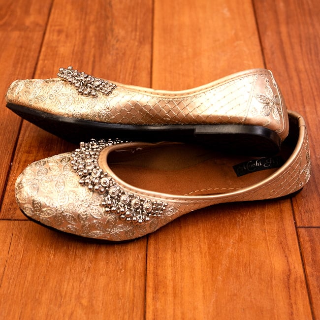 ゴージャス刺繍のマハラニフラットシューズ 5 - 横からの写真です