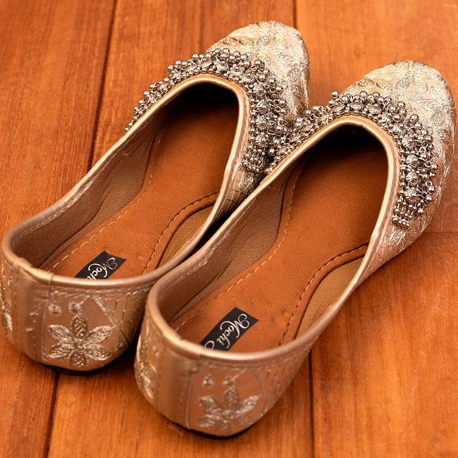 ゴージャス刺繍のマハラニフラットシューズ 7 - 上からの写真です