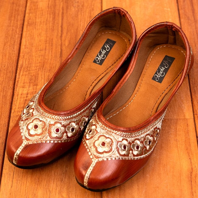ゴージャス刺繍のマハラニフラットシューズ 2 - 全体写真です