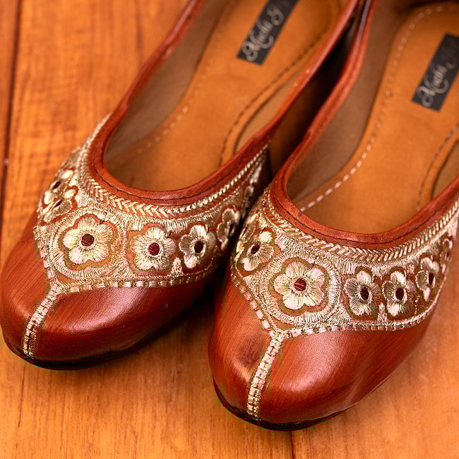 ゴージャス刺繍のマハラニフラットシューズ 3 - 拡大写真です