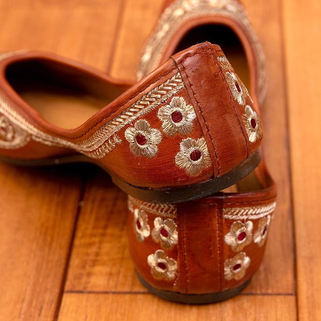 ゴージャス刺繍のマハラニフラットシューズ 6 - かかと部分です