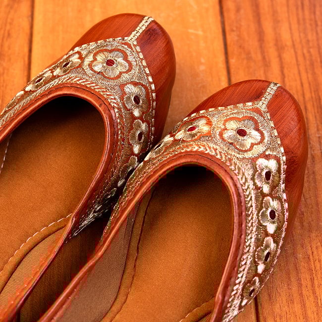ゴージャス刺繍のマハラニフラットシューズ 8 - とても綺麗な装飾