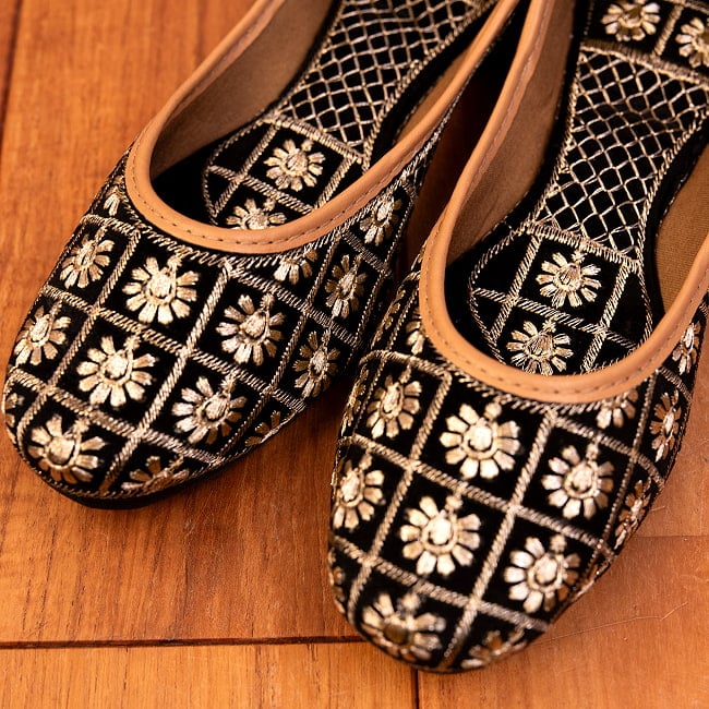 ゴージャス刺繍のマハラニフラットシューズ 3 - 拡大写真です