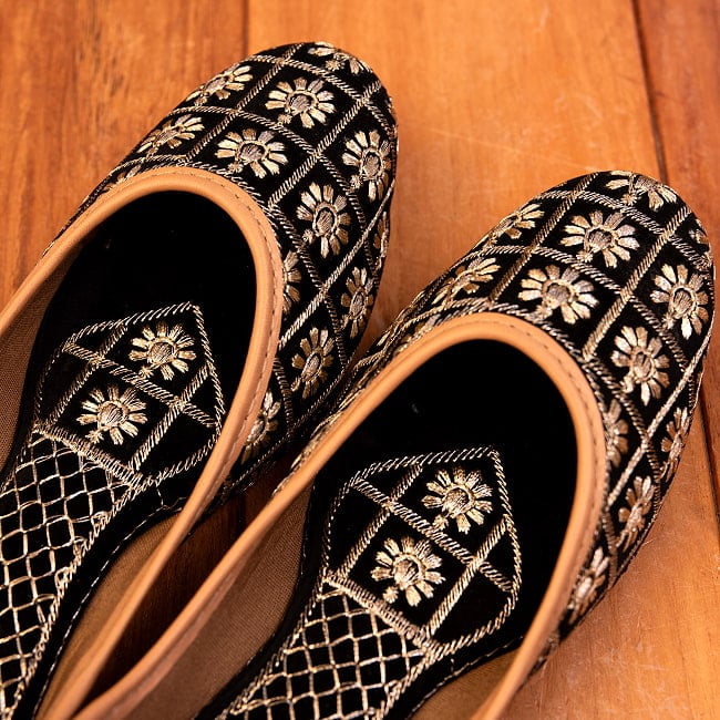 ゴージャス刺繍のマハラニフラットシューズ 8 - とても綺麗な装飾