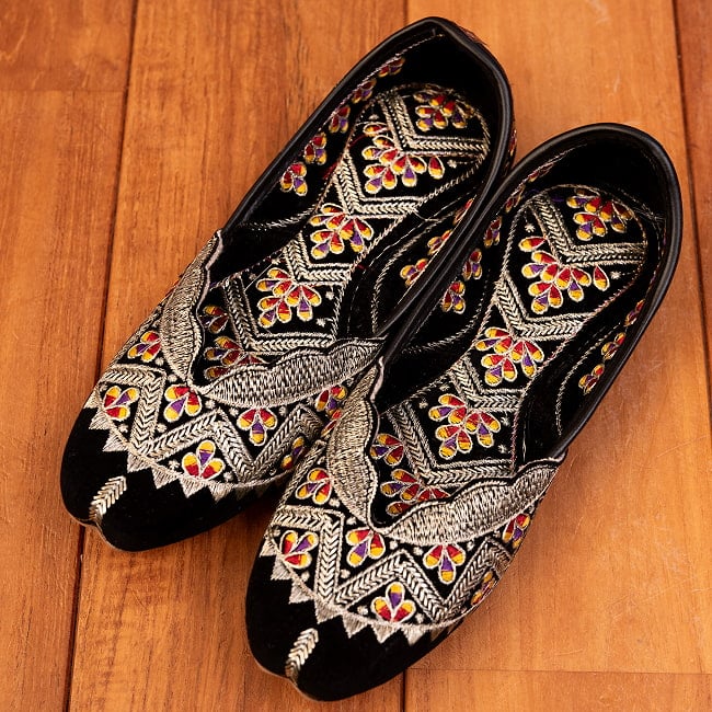 ゴージャス刺繍のマハラニフラットシューズ 2 - 全体写真です