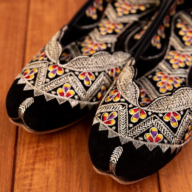 ゴージャス刺繍のマハラニフラットシューズ 3 - 拡大写真です