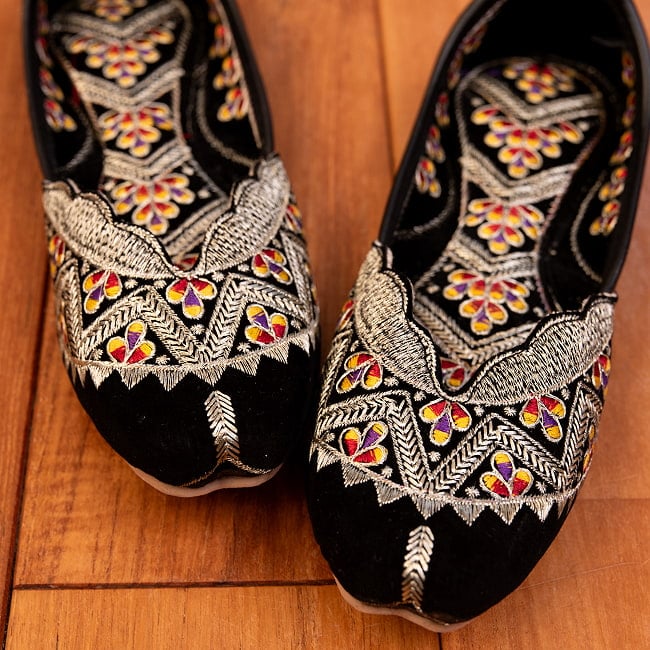 ゴージャス刺繍のマハラニフラットシューズ 4 - 別の角度から