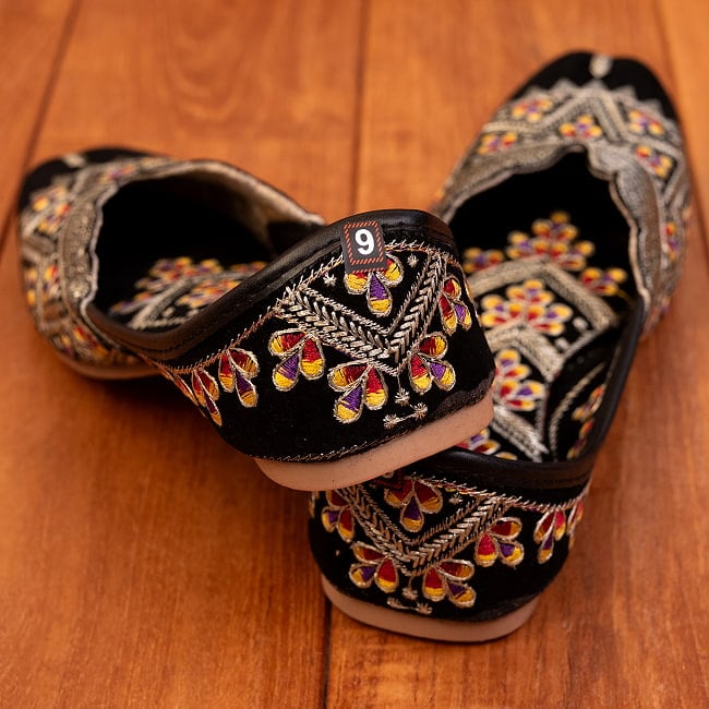 ゴージャス刺繍のマハラニフラットシューズ 6 - かかと部分です