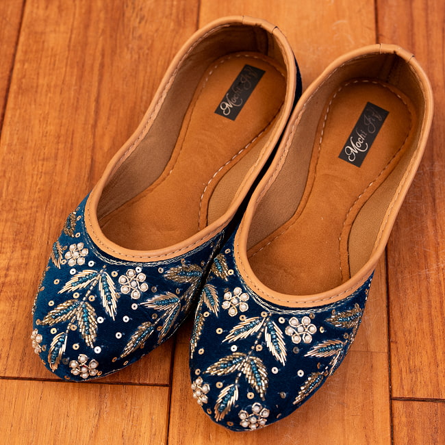 ゴージャス刺繍のマハラニフラットシューズ 2 - 全体写真です