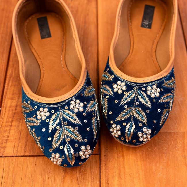 ゴージャス刺繍のマハラニフラットシューズ 4 - 別の角度から