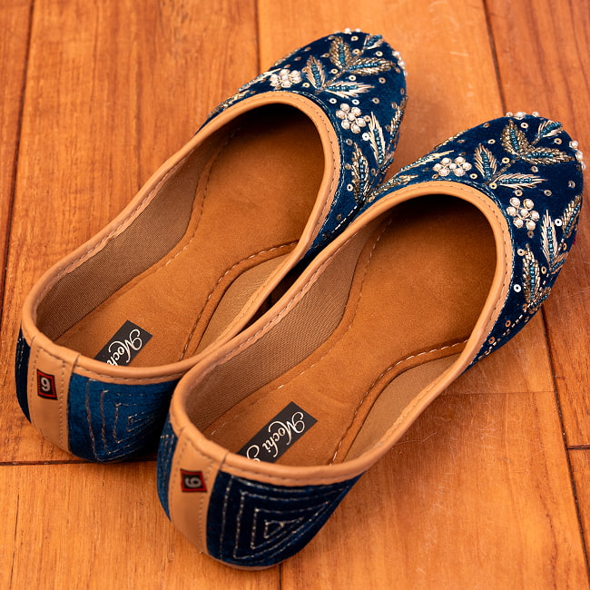 ゴージャス刺繍のマハラニフラットシューズ 7 - 上からの写真です