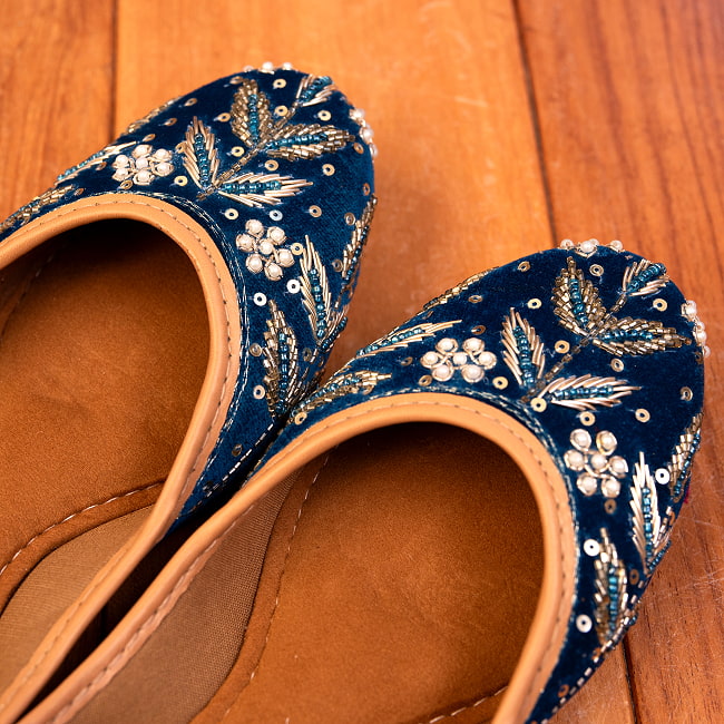 ゴージャス刺繍のマハラニフラットシューズ 8 - とても綺麗な装飾
