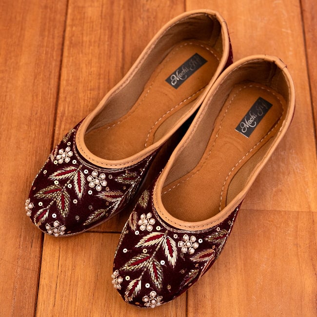 ゴージャス刺繍のマハラニフラットシューズ 2 - 全体写真です